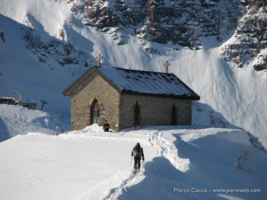 16_Chiesetta al Passo della Manina.JPG